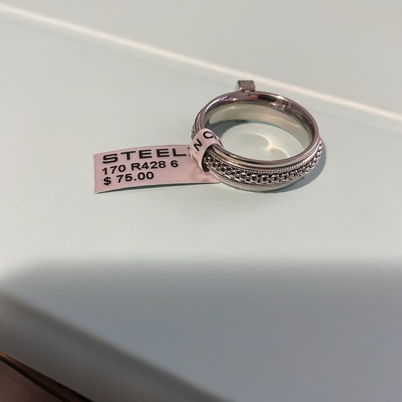 NWT STEELX BRAND SIZE 6 or 7 Ring with Cubic Zirconias - Picture 3 of 6